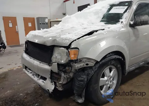 2009 Ford Escape Xls z USA, uszkodzony, nr VIN 1FMCU02779KC80394
